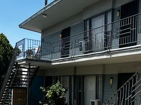323 N Chevy Chase Dr, Glendale, CA