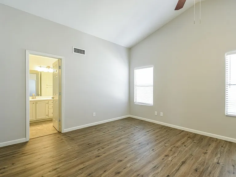 2028 W Columbine Dr — Photo 11