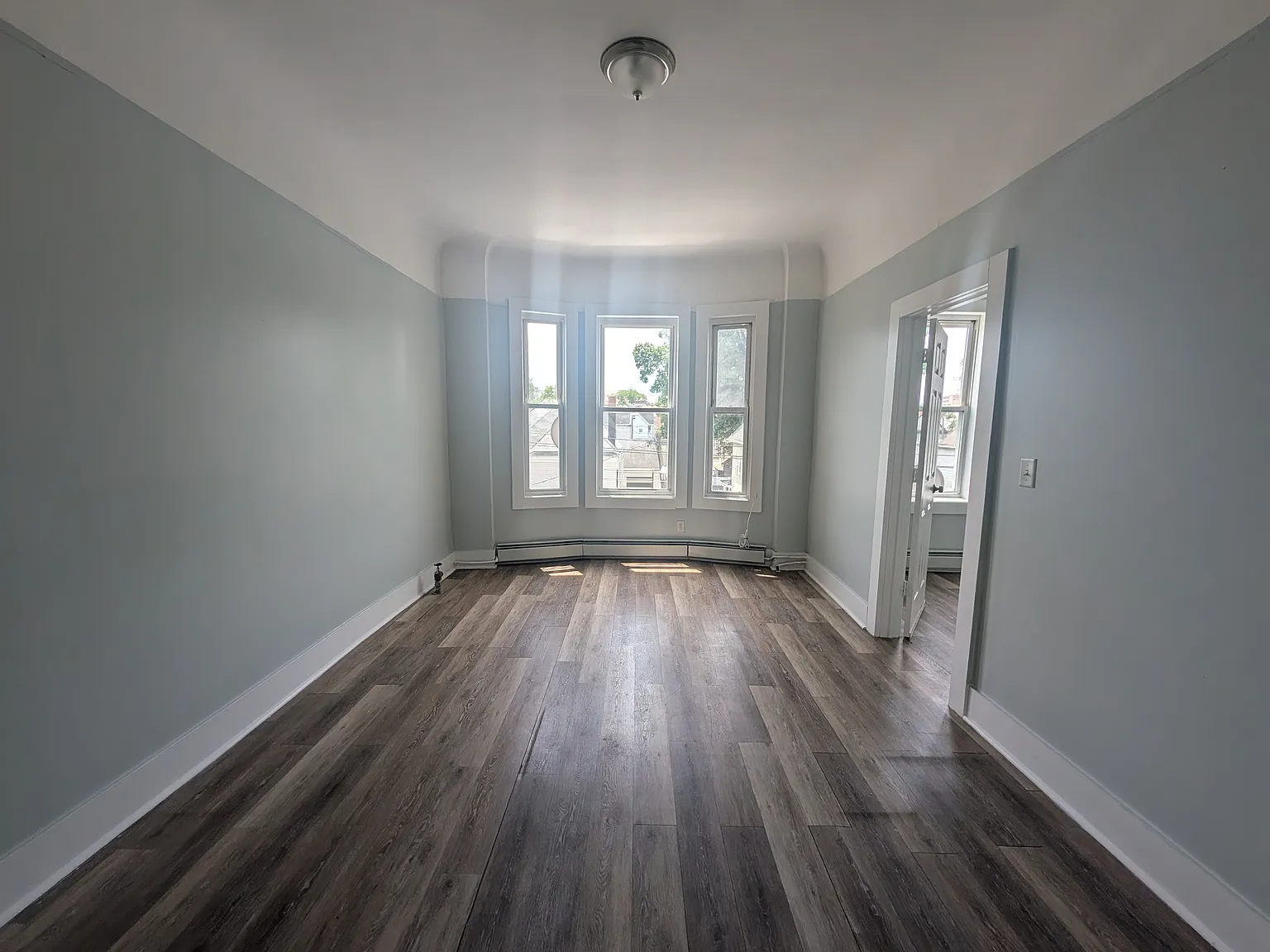 4 bed, 1.5 bath, 1100 sqft, $2,395 — Photo 3