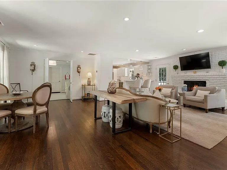 4770 Chatworth Ct — Photo 8