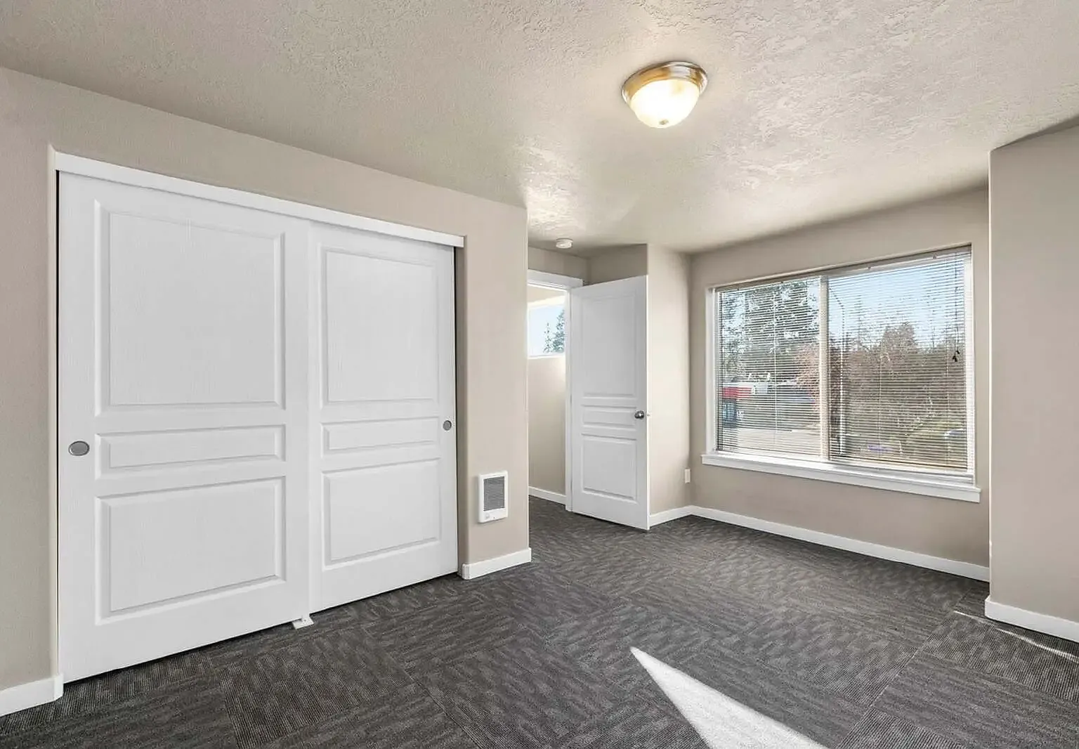 1 bed, 1.5 bath, 1600 sqft, $1,050 — Photo 3