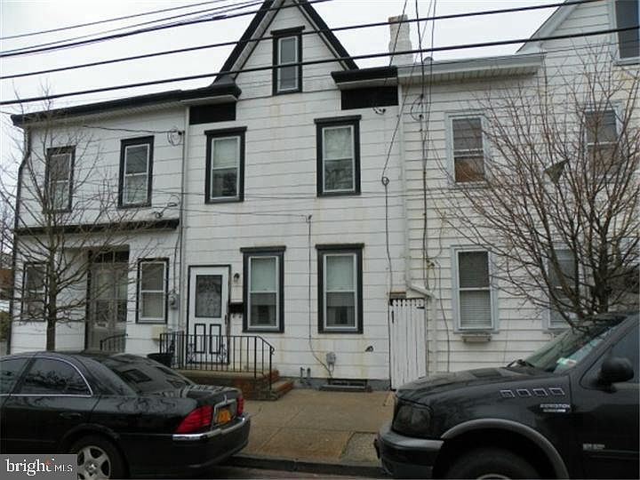 1st image of 233 Cummings Ave