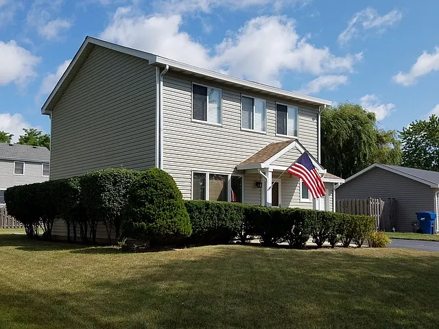 1930 Eastman Ln photo 1
