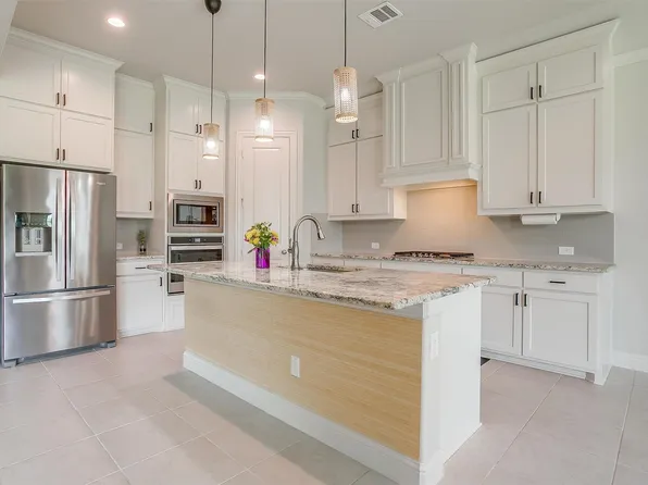 124 Sapphire Ln, Waxahachie, TX 75165