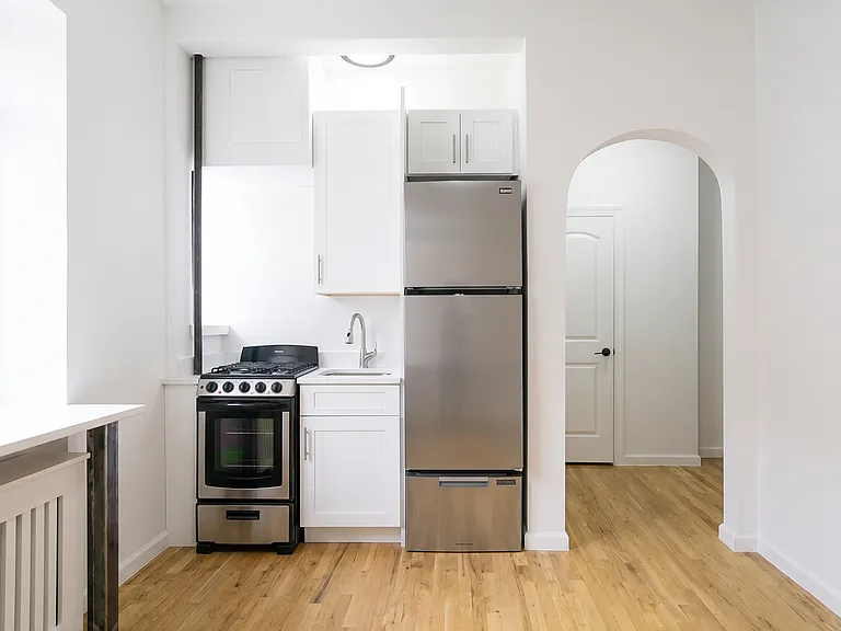 234 W 4th St #3E — Photo 2