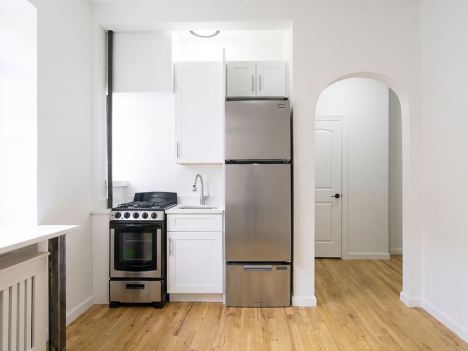 2nd image of 234 W 4th St Unit 3E