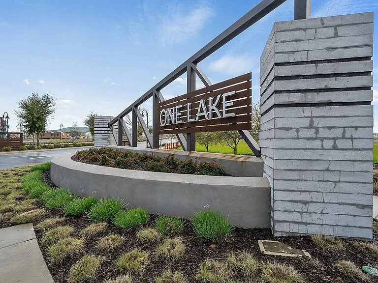 2451 Lake Club Dr — Photo 8