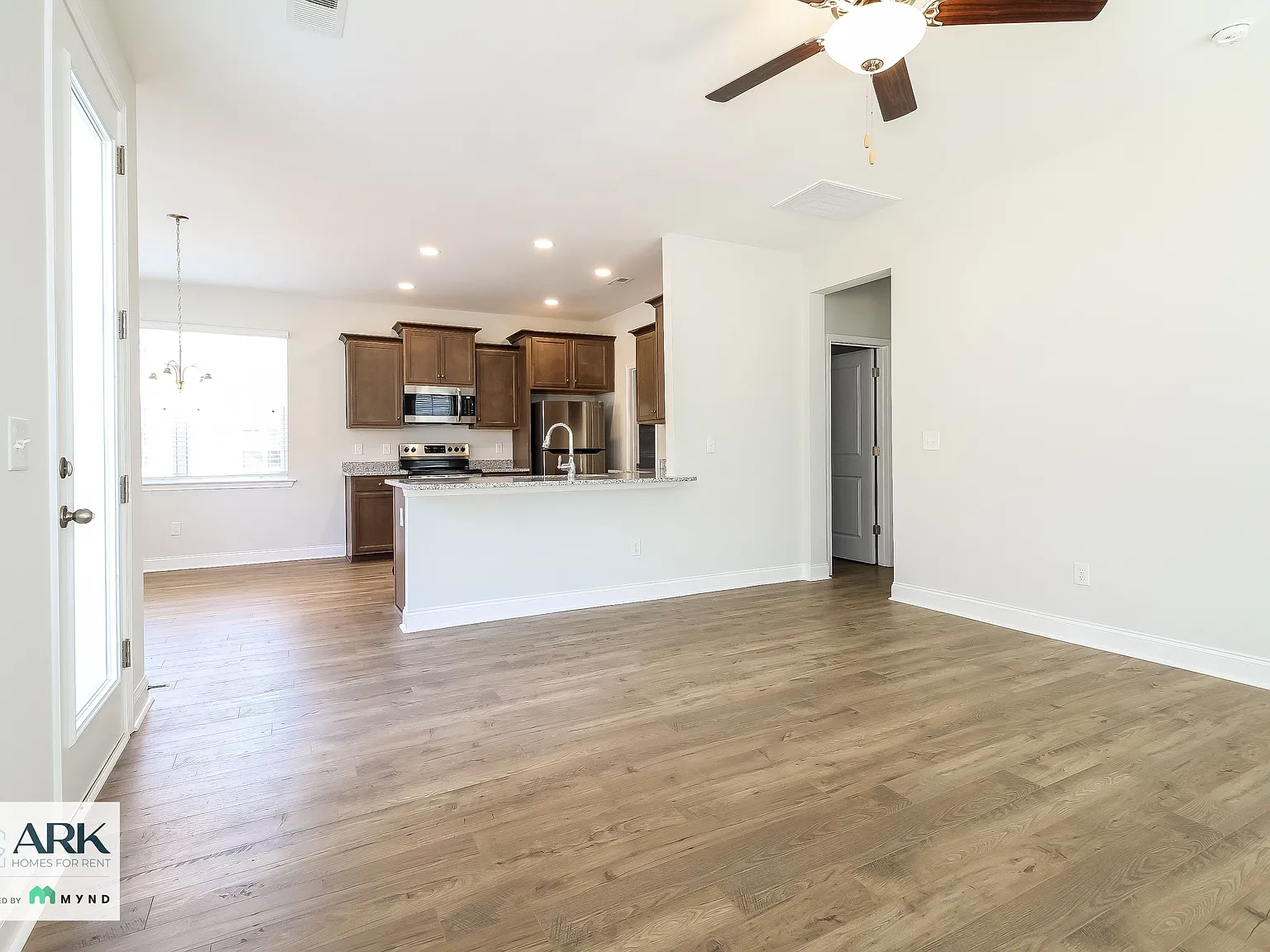 3 bed, 2.5 bath, 1594 sqft, $1,874 — Photo 4
