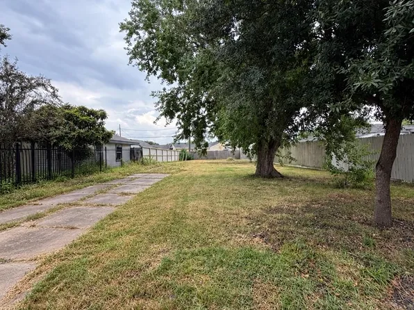 7351 Remegan Rd, Houston, TX 77033
