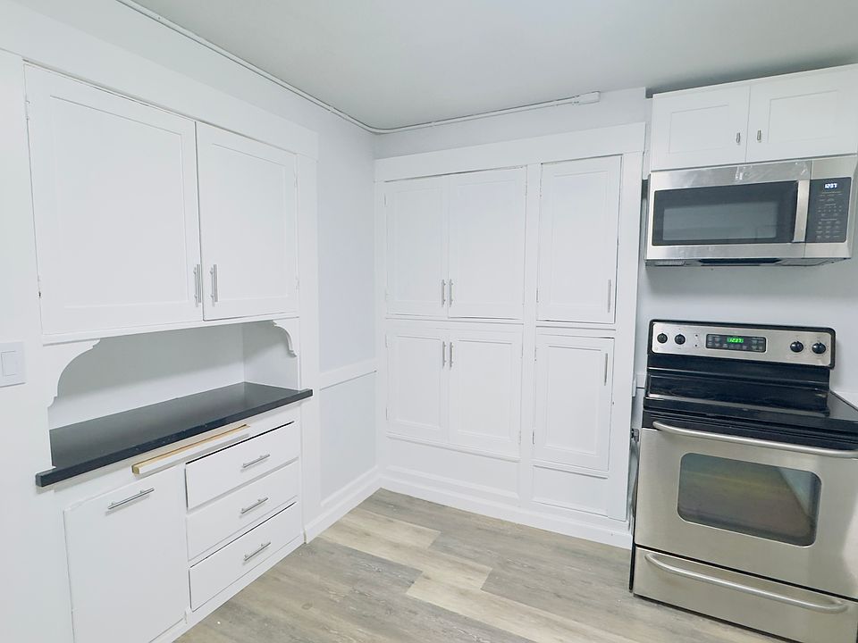 Newly renovated Kitchen with new Mircrowave
