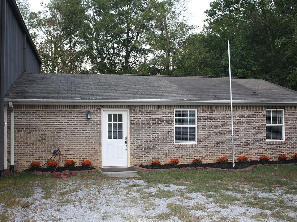 Our Carriage House condo is 1400 square feet of newly renovated space. Furnished with farmhouse style and appointments. It's a quiet respite after a day of work.