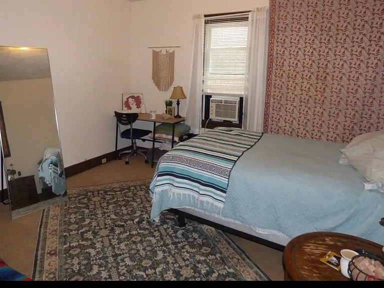 212 Hope St #1 — Photo 5