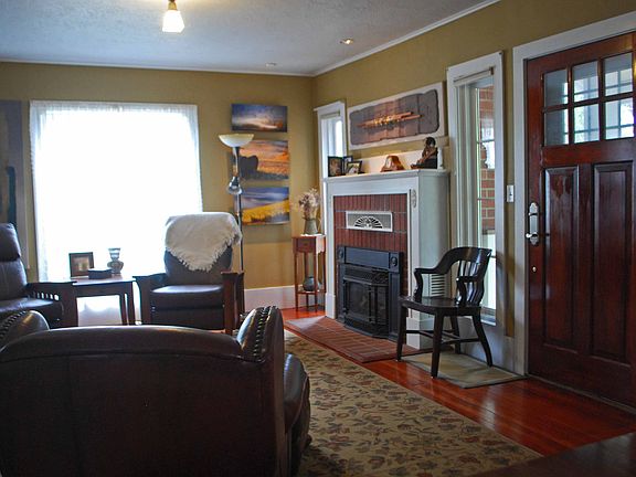 Living Room w/fireplace