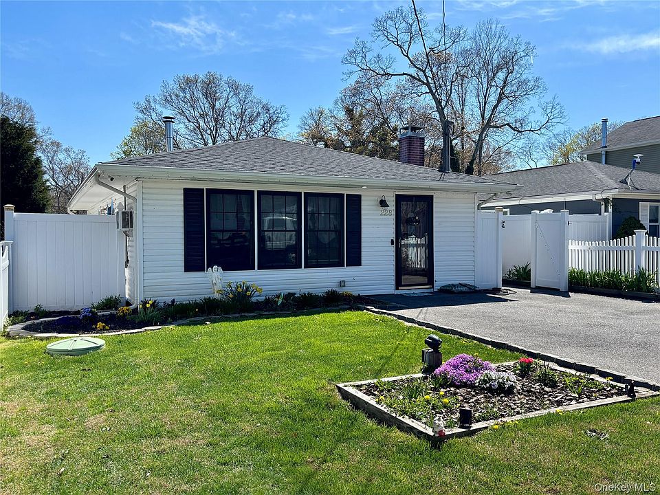 1st image of 228 Patchogue Avenue