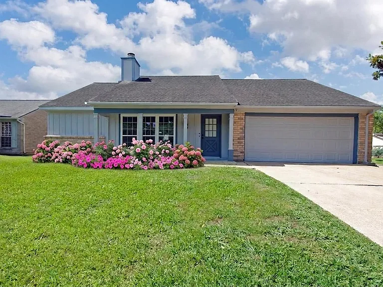 22831 John Rolfe Ln S — Photo 2