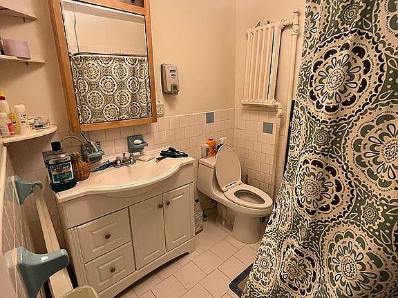 3rd image of 427 51st St Floor 2
