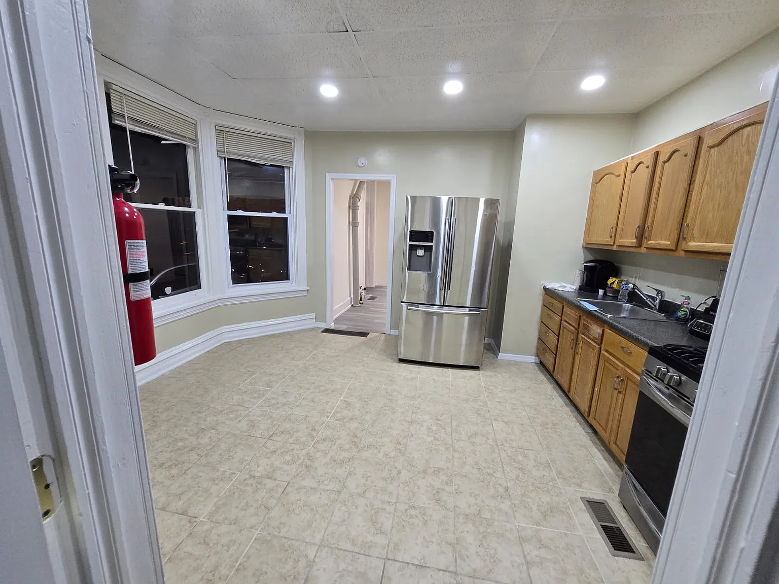 3 bed, 1.5 bath, 700 sqft, $1,350 — Photo 3