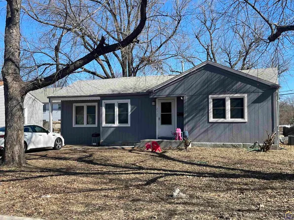 2240 SW Boswell Ct, Topeka, KS 66611