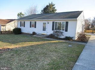 26 Meadowview Dr, Hanover, PA 17331