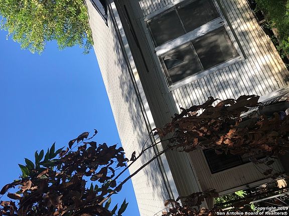 2nd image of 410 N Navidad St