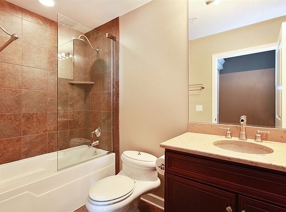 5th image of 1901 S Calumet Ave Unit 2605