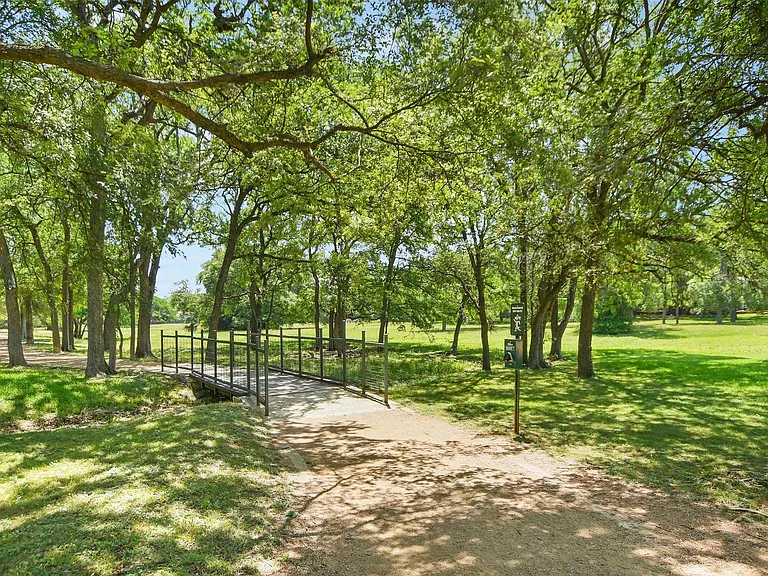 6808 Luckenbach Ln — Photo 32
