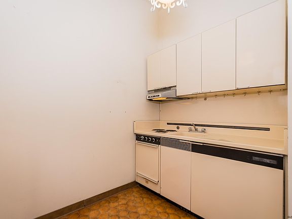 4th image of 29 1st St