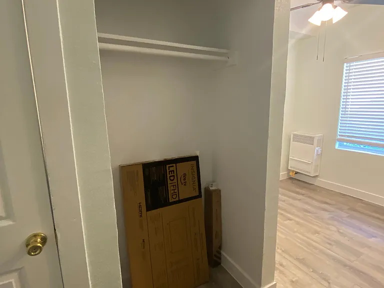 27th Street Studios and One Bedrooms — Photo 18