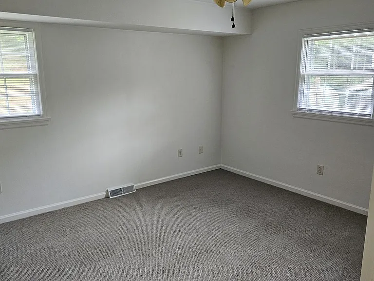 5553 Cynthia Dr — Photo 5