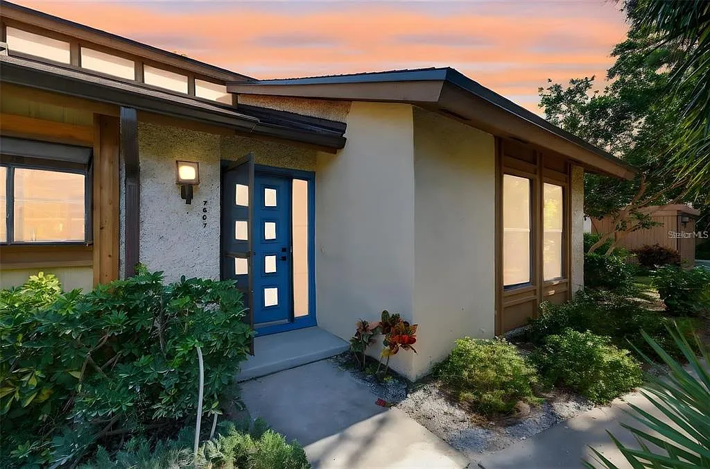 2 bed, 2.0 bath, 1249 sqft, $2,300 — Photo 1