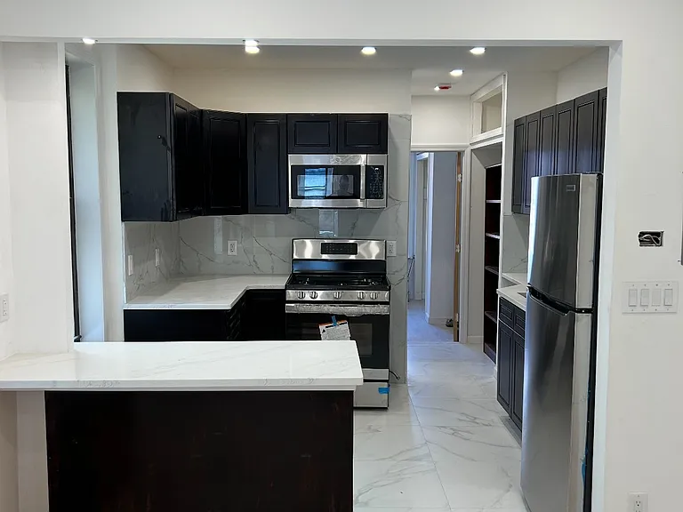 30-50 30th St #4L — Photo 1