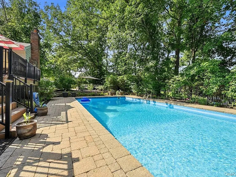 20 Williamsburg Dr — Photo 32