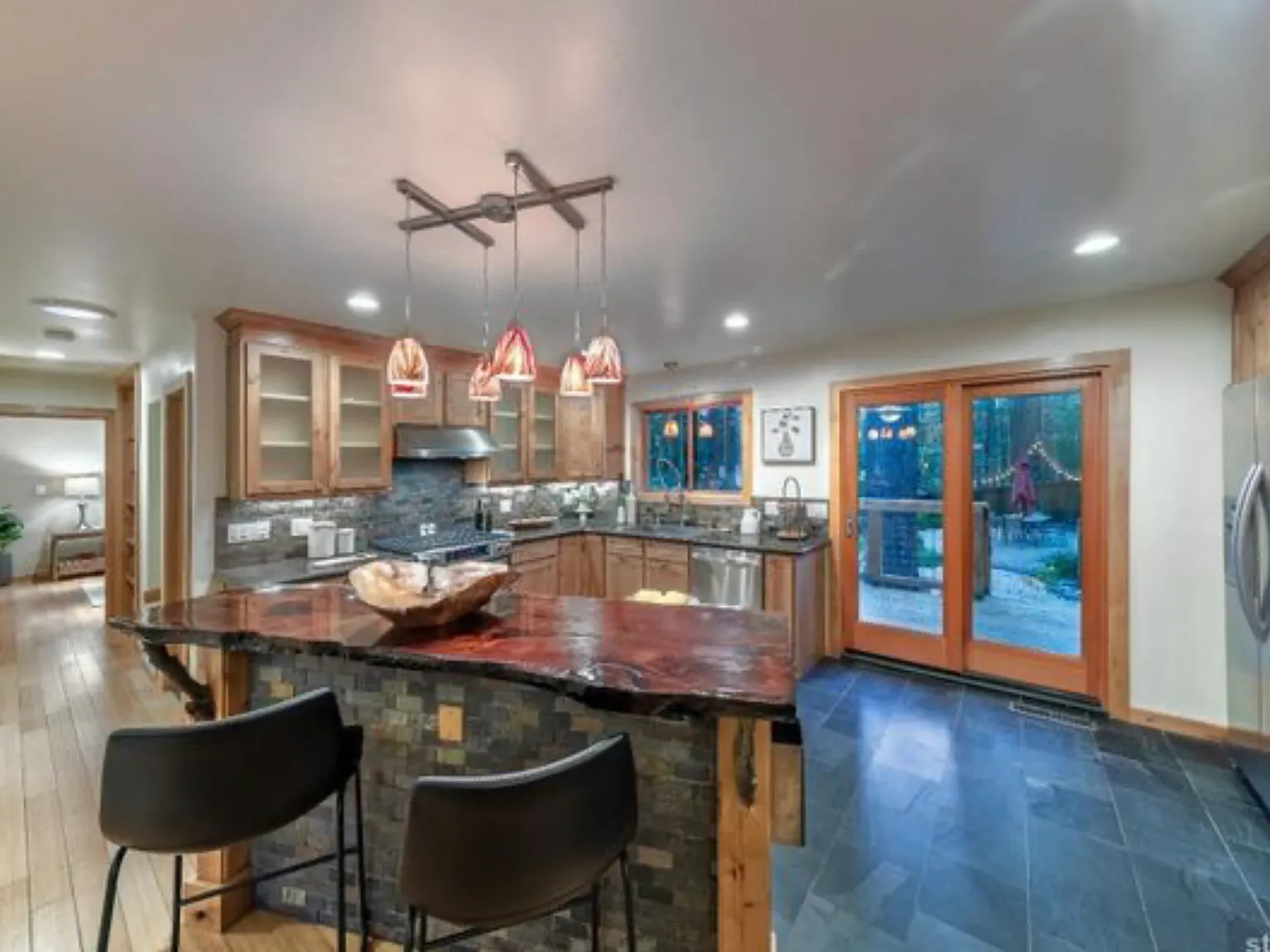 2 bed, 1120 sqft, $3,600 — Photo 3