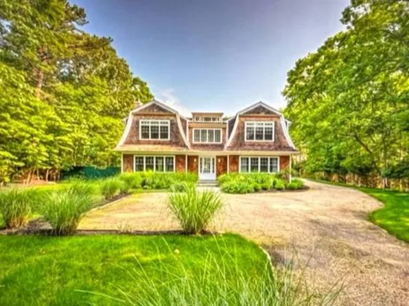 https://photos.zillowstatic.com/fp/5ac3e143b256aaca8f737f9d0a3afa8a-p_e.webp