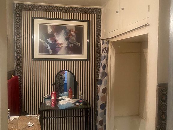 3rd image of 1419 Presidio Ave