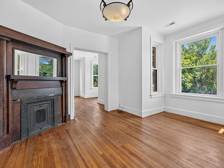 1252 E St NE #A — Photo 5