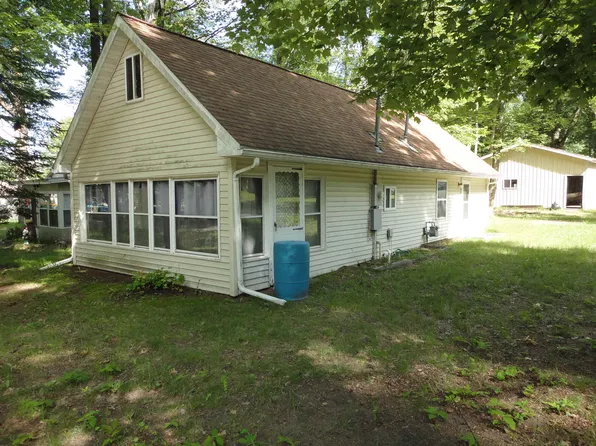 314 Oak Tree Dr, Lake, MI 48632