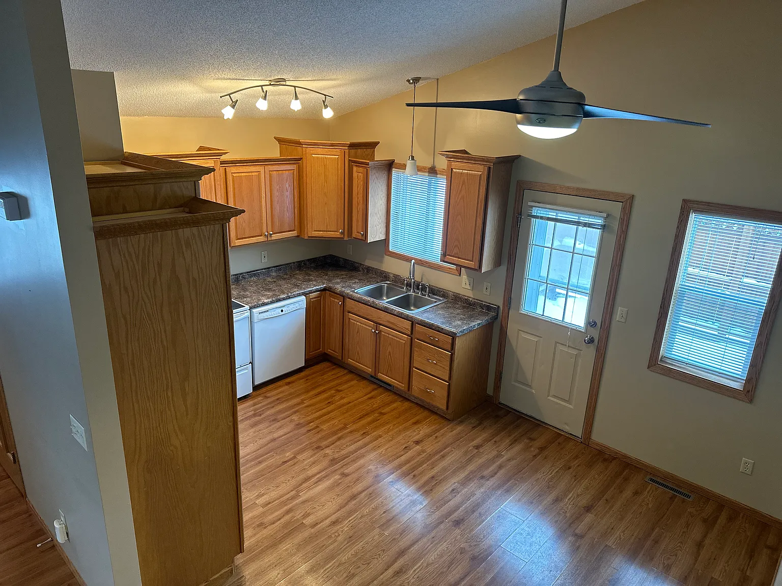3 bed, 1720 sqft, $1,500 — Photo 3