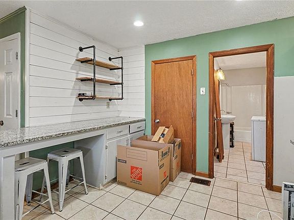 5th image of 2986 Defoor Rd