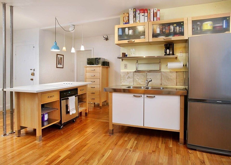 1st image of 114 Strathmore Rd APT 305