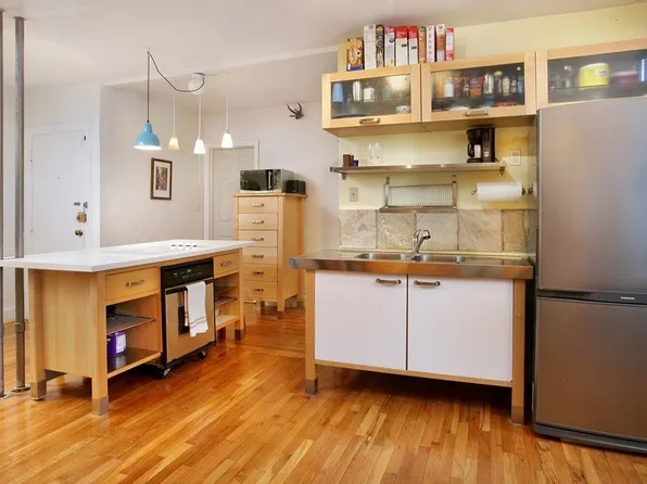 114 Strathmore Rd APT 305, Brighton, MA 02135