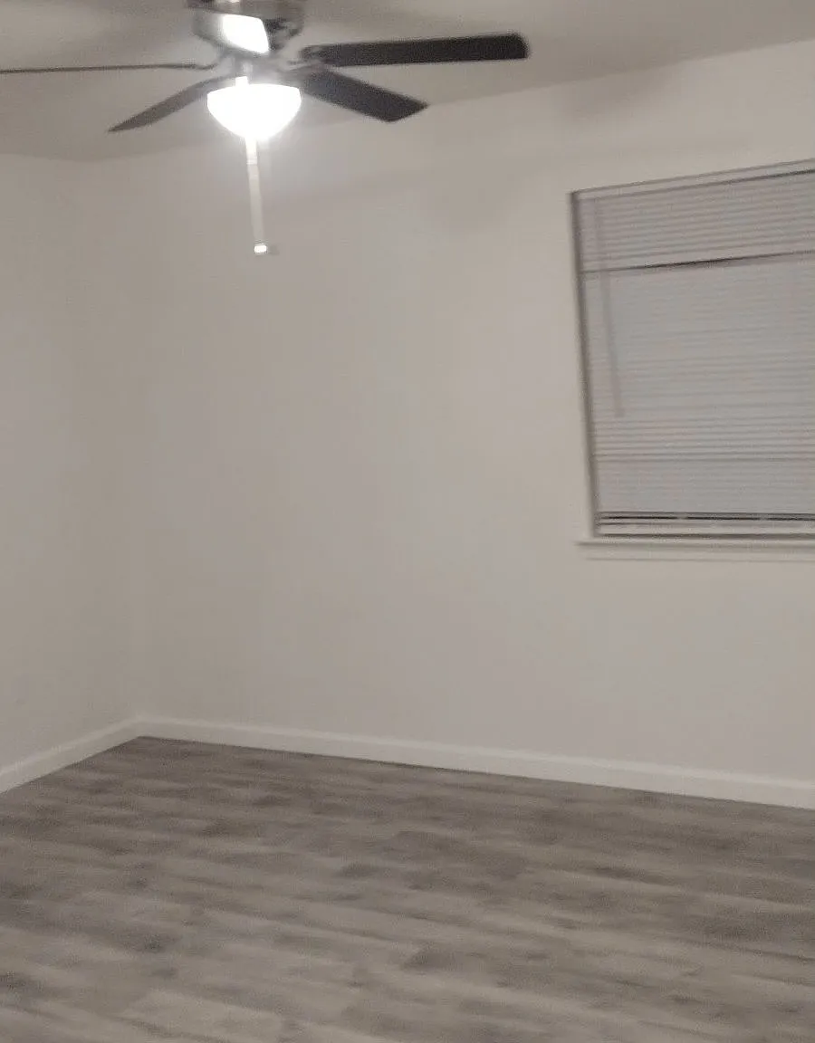2 bed, 900 sqft, $995 — Photo 2