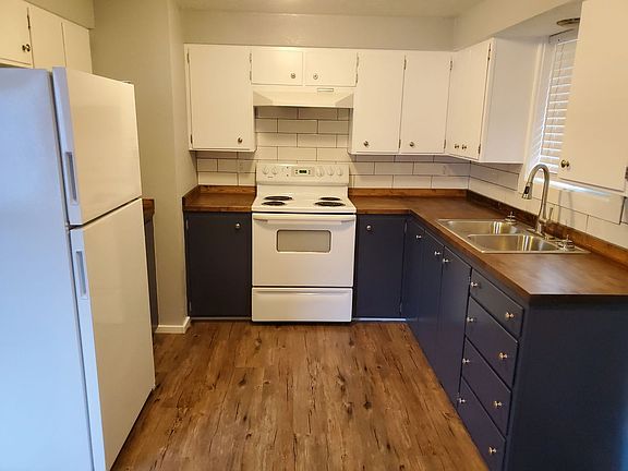 2nd image of 304-310 W 1st St #306