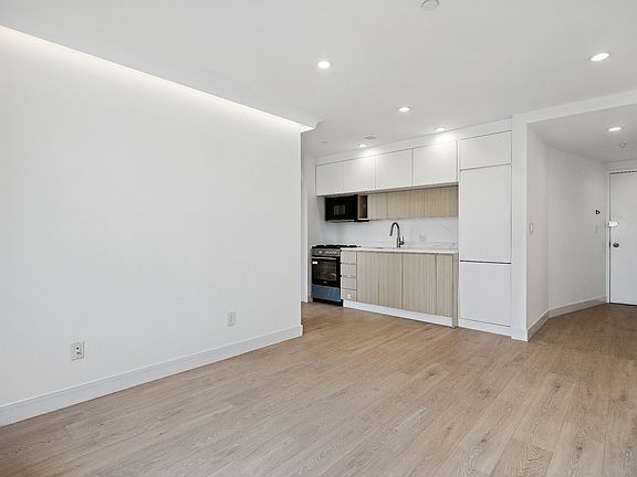 5th image of 184 Eagle St #6L
