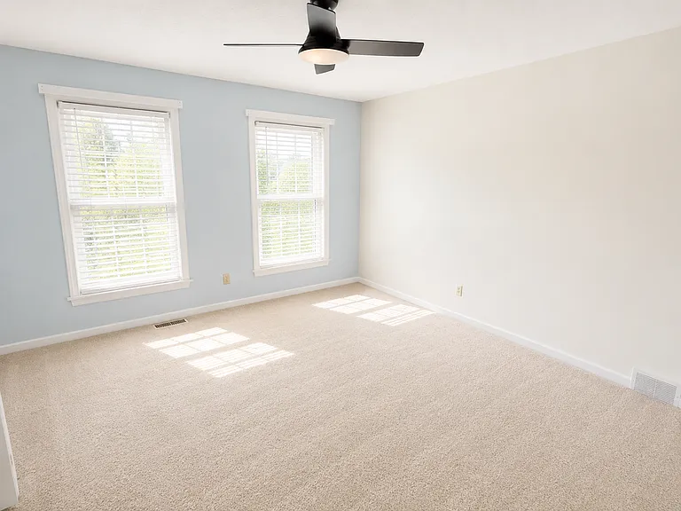 243 Newfield Cir — Photo 18