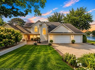 146 Castlewood Dr, Brooklyn, MI 49230