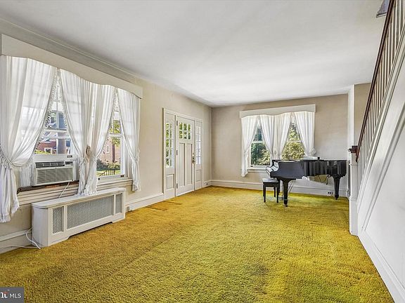 5th image of 27 N Prospect Ave W