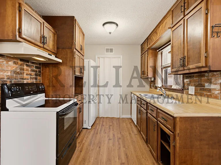 3349 S Vine St — Photo 24