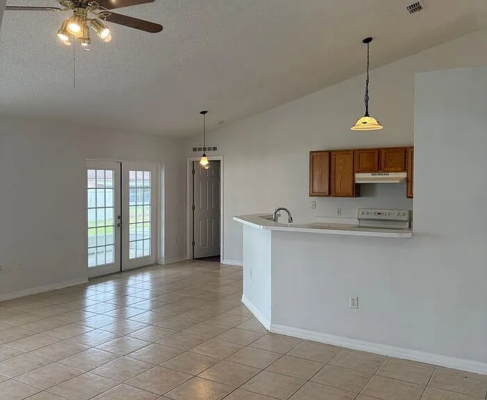 405 Francisco Way — Photo 9