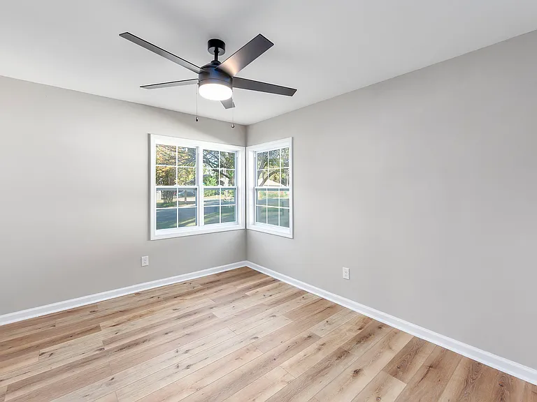 135 W Grand Ave #A — Photo 13